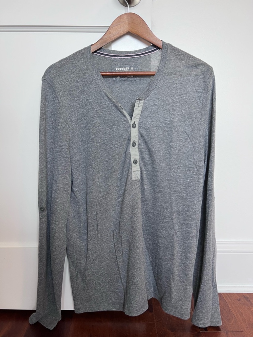 Express Men's Gray Long-Sleeve Henley